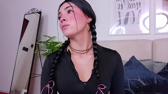 Snapshot of SaritaBratz chatting on 14, 11, 2025 SaritaBratz online show from 14, 11, 2025