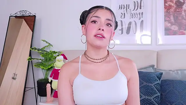 Snapshot of SaritaBratz chatting on 14, 12, 2025 SaritaBratz online show from 14, 12, 2025