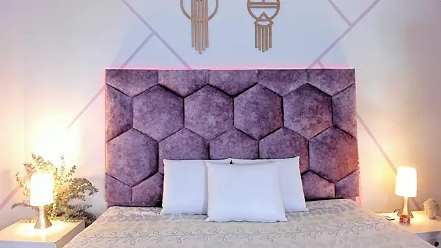 aurora collinss  online show from 17, 2, 2026