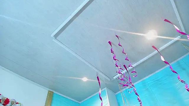 Mia Montess online show from 9, 2, 2026