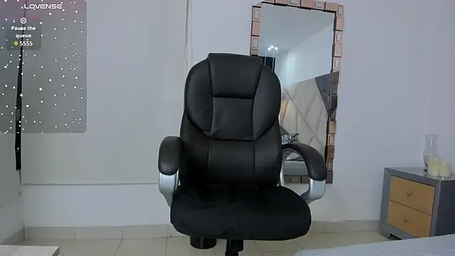 SaskiaGrendel online show from 21, 9, 2025