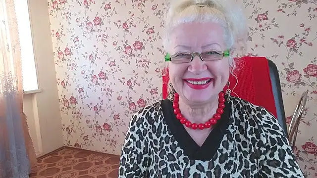 Maya Mayflower online show from 24, 10, 2025