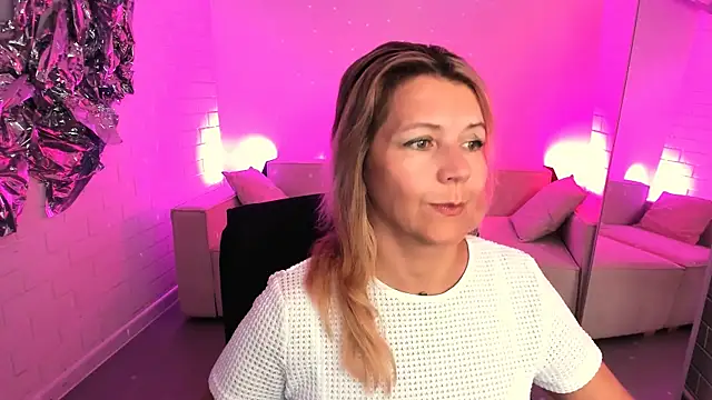 NicoleHitman online show from 25, 6, 2026