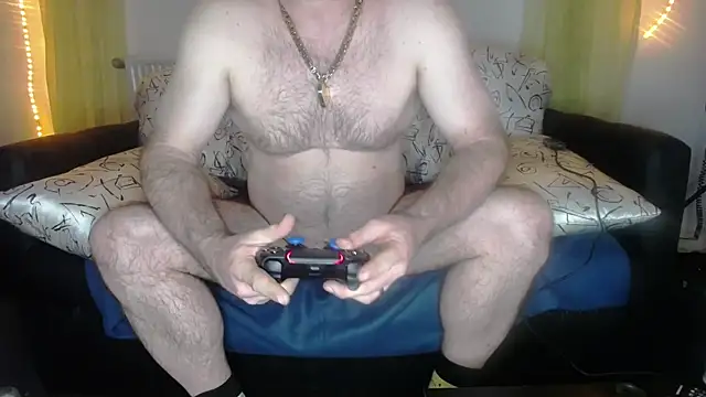 Snapshot of BiggedyBear chatting on 22, 12, 2025 BiggedyBear online show from 22, 12, 2025
