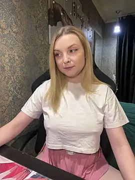 Snapshot of Lina_ly chatting on 7, 3, 2025 Lina ly online show from 7, 3, 2025