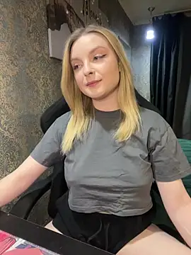 Snapshot of Lina_ly chatting on 8, 3, 2025 Lina ly online show from 8, 3, 2025