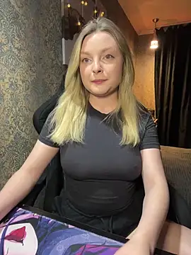 Snapshot of Lina_ly chatting on 13, 11, 2025 Lina ly online show from 13, 11, 2025