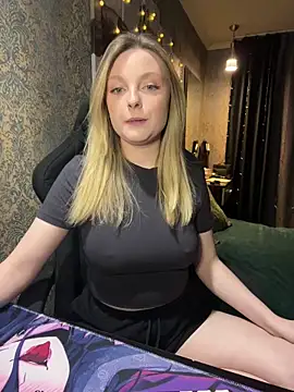 Snapshot of Lina_ly chatting on 20, 12, 2025 Lina ly online show from 20, 12, 2025