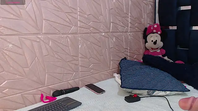 Snapshot of Aleska128 chatting on 4, 7, 2026 Aleska128 online show from 4, 7, 2026