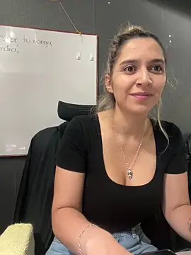 Isabella Varella online show from 19, 12, 2025