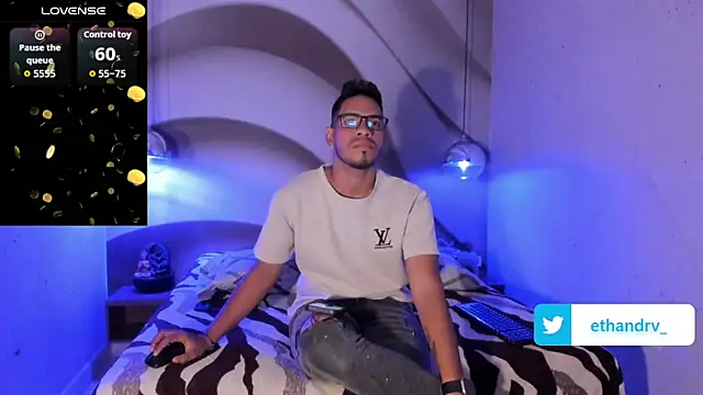 Snapshot of ETHAN_DRAVEN chatting on 14, 10, 2025 ETHAN DRAVEN online show from 14, 10, 2025