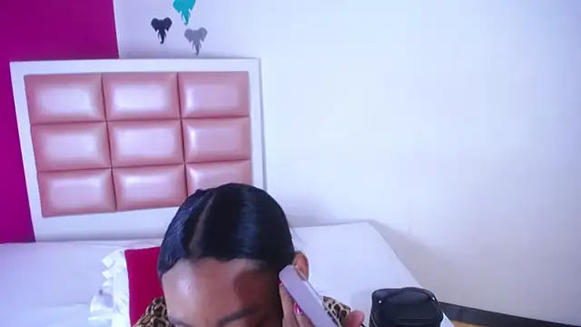 Snapshot of tiny_sarah1 chatting on 29, 10, 2025 tiny sarah1 online show from 29, 10, 2025