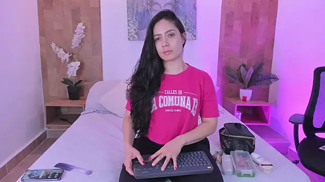 Snapshot of isabella_winkler chatting on 18, 6, 2026 isabella winkler online show from 18, 6, 2026