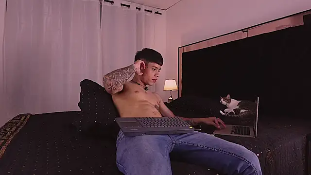 Snapshot of ErosKhaos chatting on 8, 10, 2025 ErosKhaos online show from 8, 10, 2025