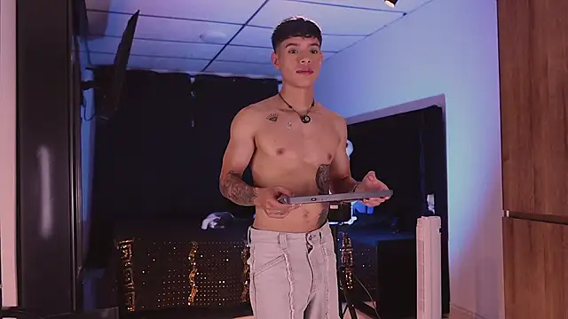 Snapshot of ErosKhaos chatting on 19, 10, 2025 ErosKhaos online show from 19, 10, 2025