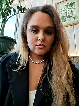 Juicy PeachLux online show from 6, 5, 2026