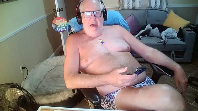 Snapshot of superbearboss chatting on 26, 6, 2026 superbearboss online show from 26, 6, 2026