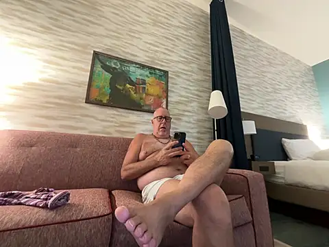 Snapshot of superbearboss chatting on 27, 6, 2026 superbearboss online show from 27, 6, 2026