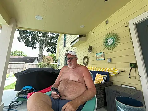 Snapshot of superbearboss chatting on 5, 8, 2026 superbearboss online show from 5, 8, 2026
