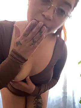 Karina Leon online show from 18, 4, 2026