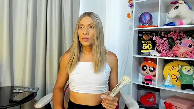 Snapshot of davinaclaire chatting on 19, 7, 2026 davinaclaire online show from 19, 7, 2026
