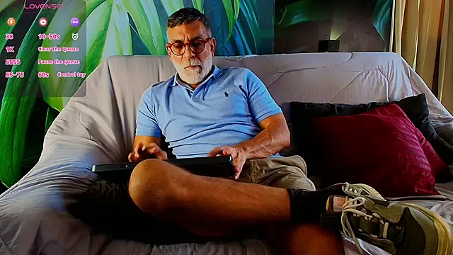 Snapshot of LukeCrews chatting on 10, 9, 2025 LukeCrews online show from 10, 9, 2025