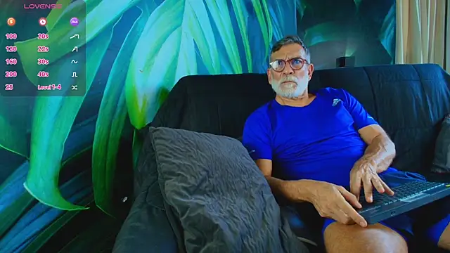 Snapshot of LukeCrews chatting on 17, 9, 2025 LukeCrews online show from 17, 9, 2025