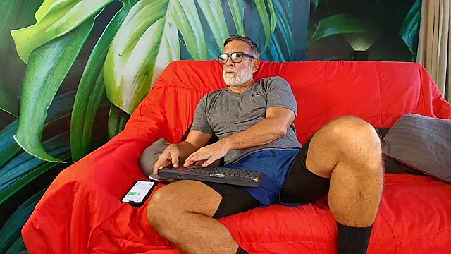 Snapshot of LukeCrews chatting on 25, 9, 2025 LukeCrews online show from 25, 9, 2025