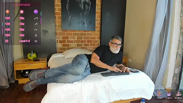 Snapshot of LukeCrews chatting on 28, 9, 2025 LukeCrews online show from 28, 9, 2025