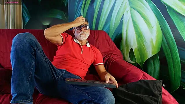 Snapshot of LukeCrews chatting on 6, 10, 2025 LukeCrews online show from 6, 10, 2025