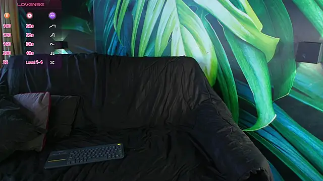 Snapshot of LukeCrews chatting on 10, 10, 2025 LukeCrews online show from 10, 10, 2025