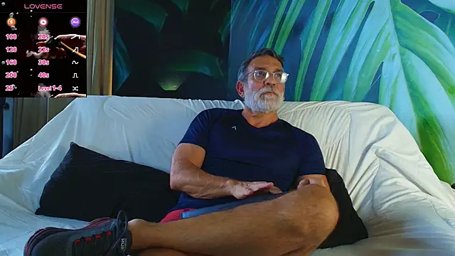 Snapshot of LukeCrews chatting on 22, 10, 2025 LukeCrews online show from 22, 10, 2025