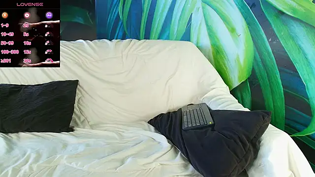 Snapshot of LukeCrews chatting on 28, 10, 2025 LukeCrews online show from 28, 10, 2025