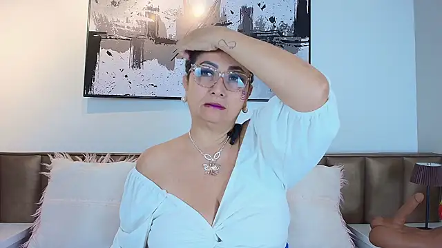 AlessandraLeroy online show from 4, 7, 2026