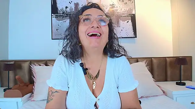 AlessandraLeroy online show from 13, 7, 2026