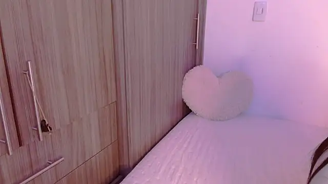 Snapshot of Oliviargf chatting on 8, 11, 2025 Oliviargf online show from 8, 11, 2025