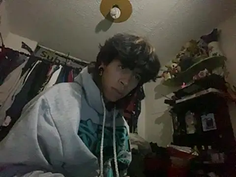 Snapshot of kirito_kun chatting on 8, 3, 2026 kirito kun online show from 8, 3, 2026