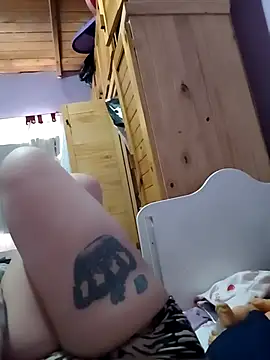 Snapshot of Putitaa34 chatting on 18, 11, 2025 Putitaa34 online show from 18, 11, 2025