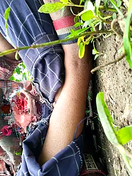 Snapshot of himvilohi08 chatting on 24, 9, 2025 himvilohi08 online show from 24, 9, 2025