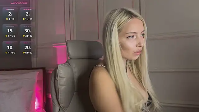 Snapshot of OhMyEmma chatting on 10, 3, 2025 OhMyEmma online show from 10, 3, 2025