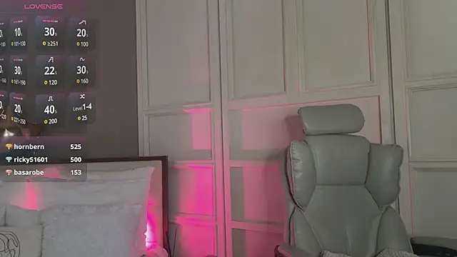 Snapshot of OhMyEmma chatting on 10, 3, 2025 OhMyEmma online show from 10, 3, 2025