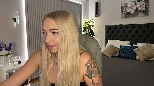 Snapshot of OhMyEmma chatting on 23, 9, 2025 OhMyEmma online show from 23, 9, 2025