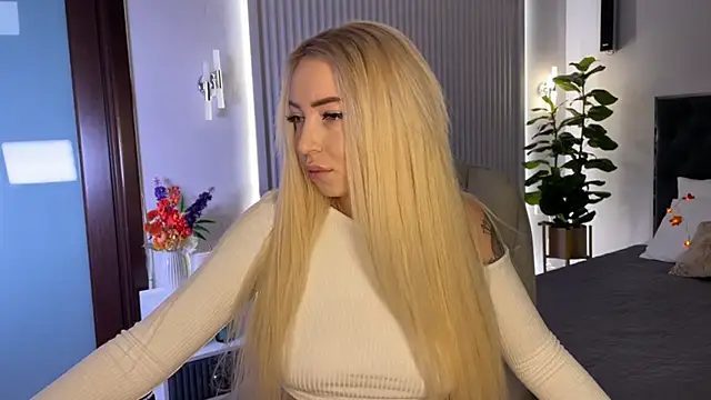 Snapshot of OhMyEmma chatting on 15, 10, 2025 OhMyEmma online show from 15, 10, 2025