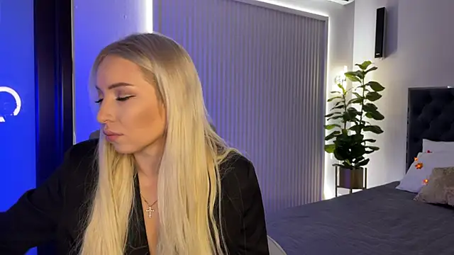 Snapshot of OhMyEmma chatting on 18, 10, 2025 OhMyEmma online show from 18, 10, 2025