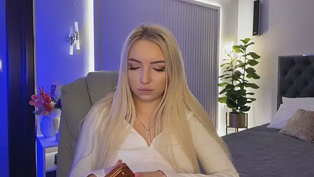 Snapshot of OhMyEmma chatting on 9, 11, 2025 OhMyEmma online show from 9, 11, 2025