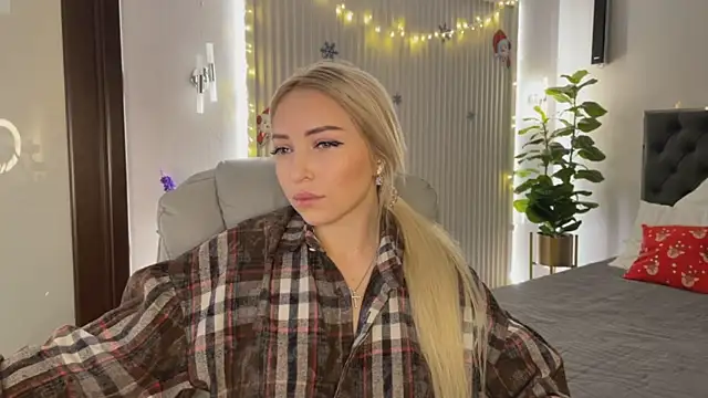 Snapshot of OhMyEmma chatting on 22, 12, 2025 OhMyEmma online show from 22, 12, 2025