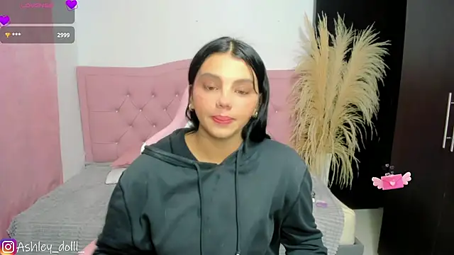 Ashley dolll online show from 5, 7, 2026