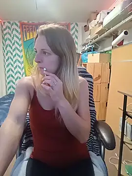 Snapshot of AlicePayne chatting on 17, 12, 2025 AlicePayne online show from 17, 12, 2025