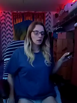 Snapshot of AlicePayne chatting on 19, 12, 2025 AlicePayne online show from 19, 12, 2025