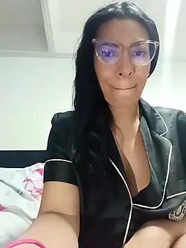 Snapshot of DaphneRosses chatting on 5, 6, 2026 DaphneRosses online show from 5, 6, 2026